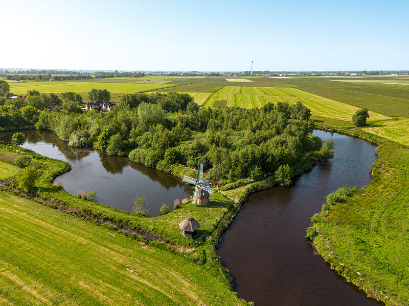 Drohnenaufnahme der Wasserschöpfmühle Agnes im Südbrookmerland
